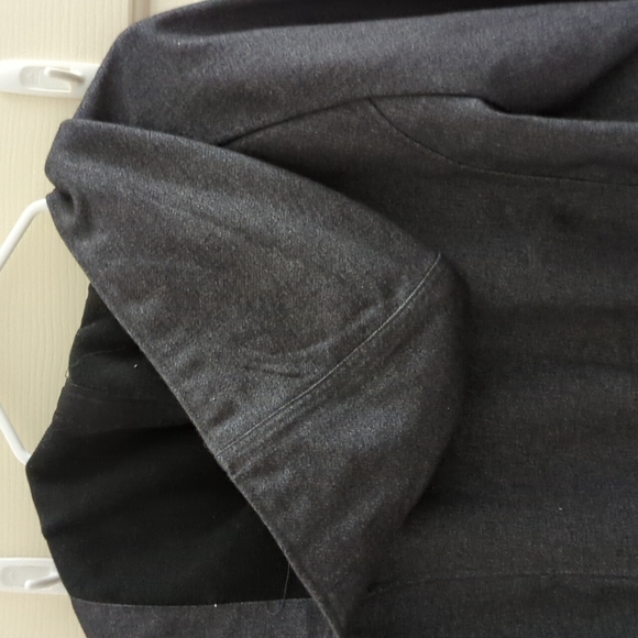 Roots Jacket - Picture 6 of 7